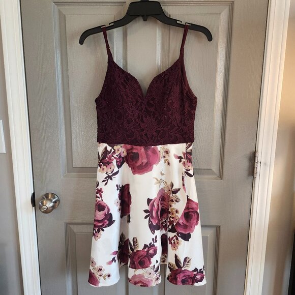 City Vibe Women's Dress / Glitter Burgundy Top with Flowy Floral Bottom / Size 9 - Picture 1 of 3
